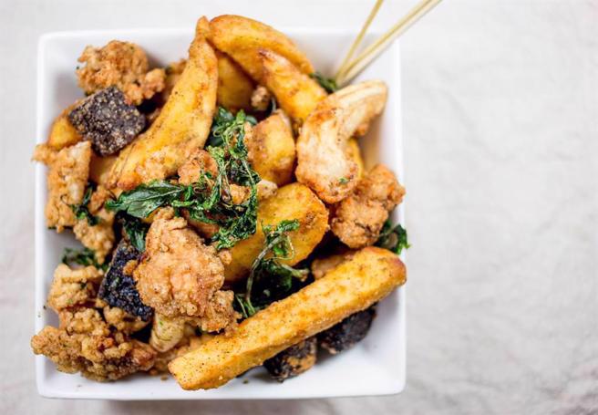 鹿港出现「垃圾食物」，特殊菜单让网友趋之若鹜。（示意图／Shutterstock）