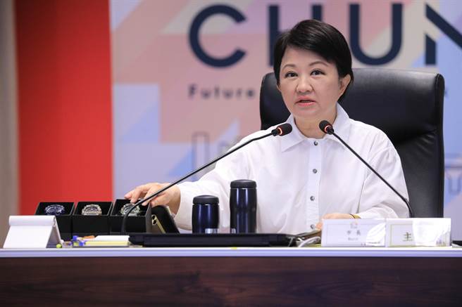 台中市長盧秀燕在市政會議表示，因應蘇拉颱風逼近，市府成立三級應變中心。(資料照片)