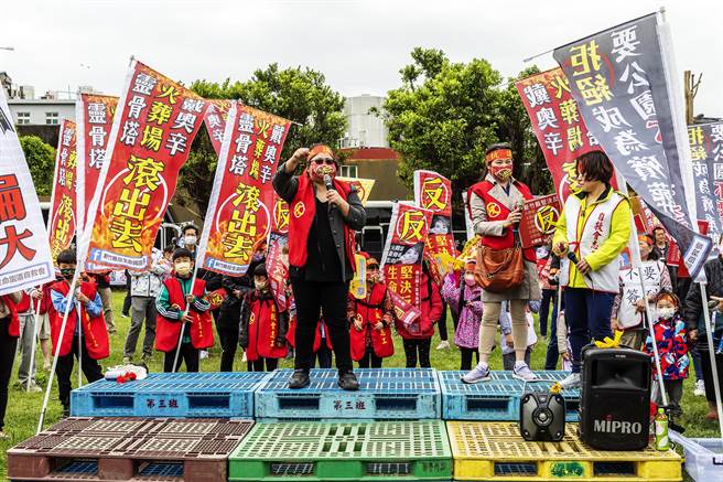 新竹县政府计画兴建生命纪念园区，遭民眾成立自救会强烈抗争，县府29日宣布终止「新竹县立生命园区兴建实质规划」委托案。（罗浚滨摄）