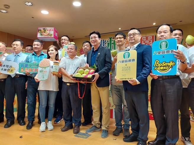 推广八里文旦柚，新北市农业局今年与「八里福朋喜来登酒店」及「卡滋爆米花」联名推出柚香产品及创意料理。（陈慰慈摄）