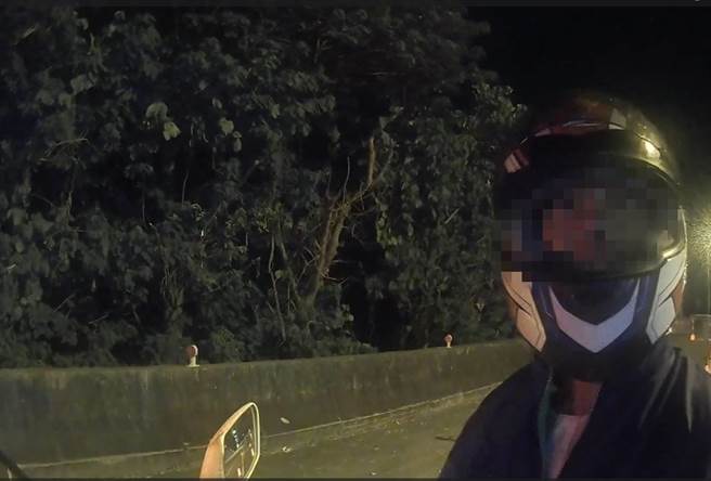 40岁泰籍逃逸移工日前酒后驾机车经雾峰区乌溪桥北端，遇警拦截，被发现是逃逸移工。（雾峰警察局提供／冯惠宜台中传真）