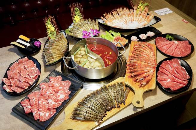 9月到新马辣用餐选指定方案，爽享基隆胭脂虾、阿拉伯蓝钻虾吃到饱。（马辣集团提供）