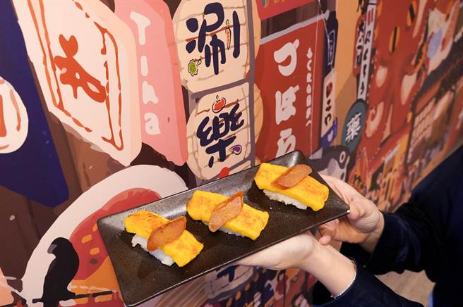 涮乐和牛锅物 食べ放题推出指定方案，炙烧焦糖乌鱼子玉子握寿司吃到饱优惠。（马辣集团提供）