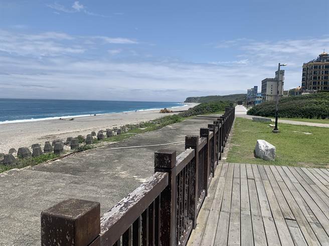 花莲七星潭是知名观光景点，周边区块餐厅小吃林立，卫生局辅导业者卫生自主管力。（王志伟摄）