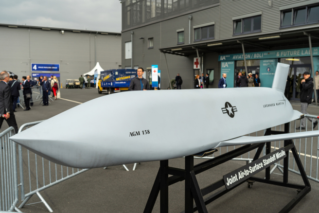 美国政府同意军售日本长程巡弋飞弹等总额逾一亿美元武器，这是美方首度军售日本长程巡弋飞弹。图为JASSM型飞弹。（资料照/shutterstock）