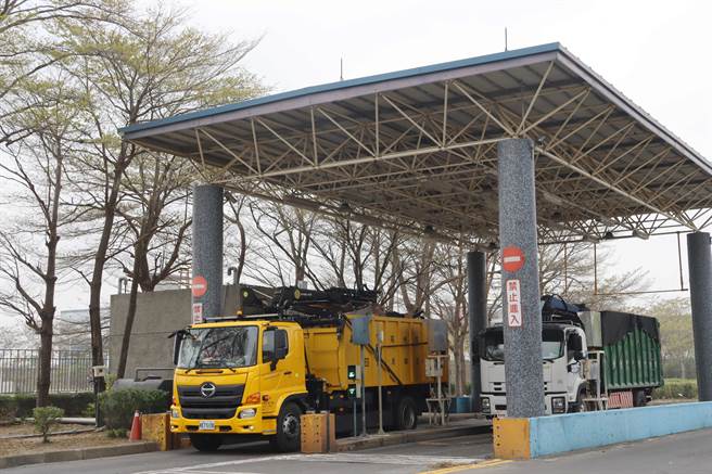 嘉义县鹿草焚化炉目前正在进行整改，预计10月、11月两座焚化炉将同时停止运转，9月起将停收大型垃圾至少3个月。（吕妍庭摄）