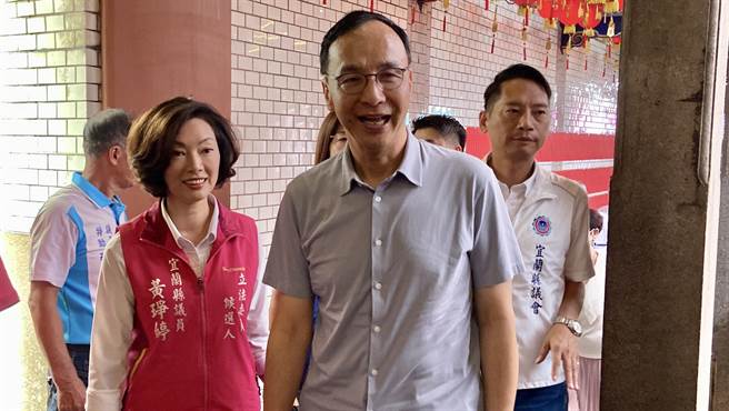 国民党籍宜兰县立委参选人黄琤婷（左）表示，若当选一定会替基层的渔民发声。（吴佩蓉摄）