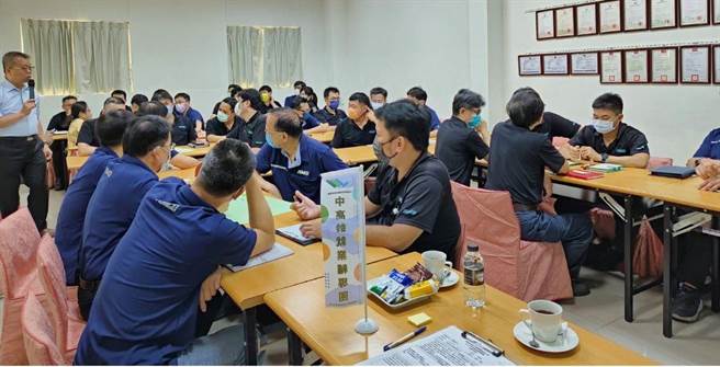 劳动部云嘉南分署安排专业专家学者到企业为员工开课。（劳动部云嘉南分署提供／廖素慧嘉市传真）