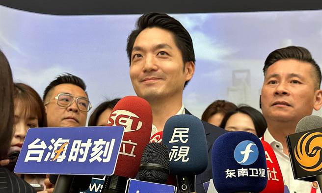 对于双城论坛前，台北市前市长郝龙斌及柯文哲都纷纷发文予以祝福，蒋万安也予以感谢，也向前市长马英九致意，认为其任内积极推动台北与上海市政交流。（丁上程摄）