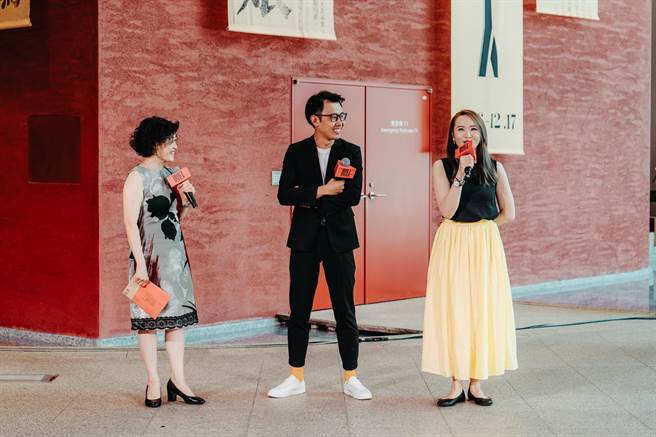 马斯内歌剧《灰姑娘》（左起）台中国家歌剧院艺术总监邱瑗与指挥林勤超、歌手石易巧在宣告会做节目分享。（台中国家歌剧院提供／陈淑芬台中传真）