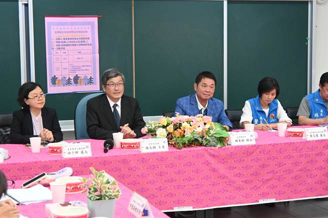 客委會主委楊長鎮、縣長鍾東錦等人出席全客語教學幼兒園座談會。（李京昇攝）