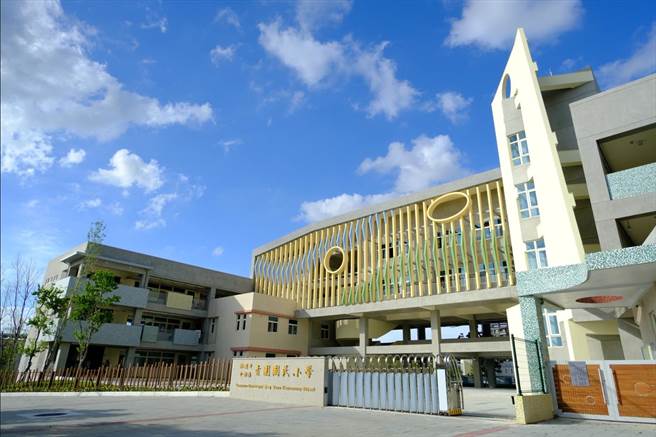 桃市青園國小第一期校舍落成，師生新學期擁有舒適學習環境。(工務局提供／呂筱蟬桃園傳真)