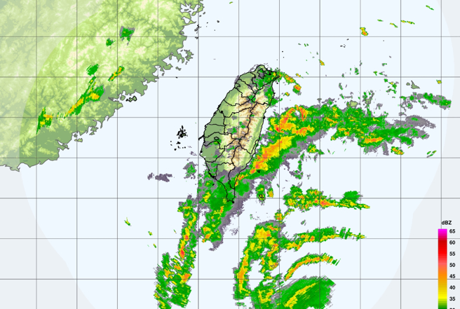 中颱蘇拉來勢洶洶，屏東含恆春等6鄉鎮明停班停課。（中央氣象局）