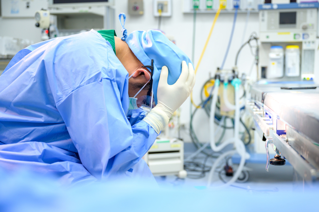 有医师透露，全台唯一一家医疗注射用的3%食盐水已宣布停售，感慨「治病没药用」。（示意图／shutterstock）