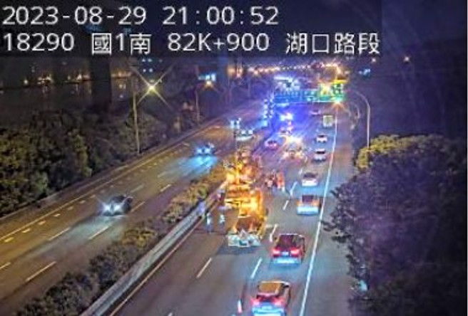 国道1号南向湖口路段83公里处发生事故。（翻摄画面）