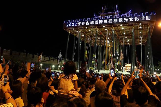 中颱苏拉来势汹汹，屏县府29日晚间宣布恒春等6乡镇30日停班停课，稍早恒春镇公所也宣布，原订30日晚间要举办的中元抢孤活动跟进取消。（资料照）