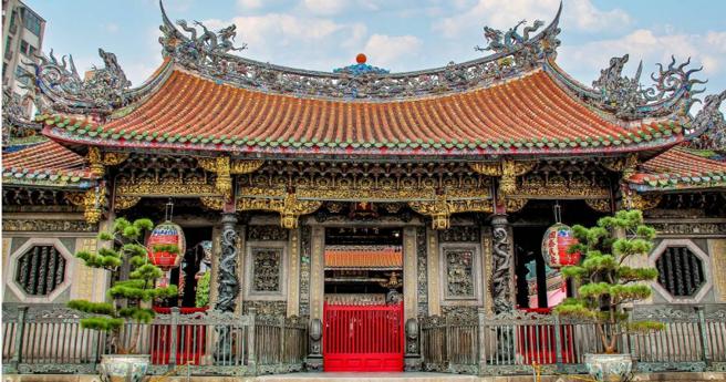 网友拜月老时，口误将信男讲成「普信男」。（示意图／unsplash）