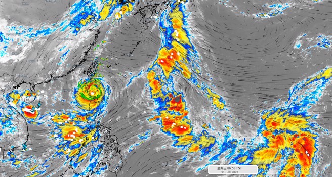 苏拉颱风暴风圈只剩边缘会在今下半天到晚间掠过恒春半岛。(翻摄自彭启明脸书)