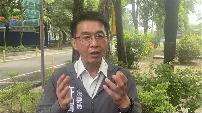 民進黨立委許智傑表示，商業周刊很努力找侯友宜的政見 結果是一片空白，以前侯友宜用好好做代誌閃避很多敏感議題，醜媳婦總要見公婆。（許智傑辦公室提供／游念育台北傳真）