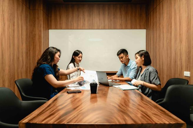 会议室包厢满足会议及接待客户等需求，隐私且独立的讨论空间不会被外界干扰！（图片来源：高雄市文化局提供）