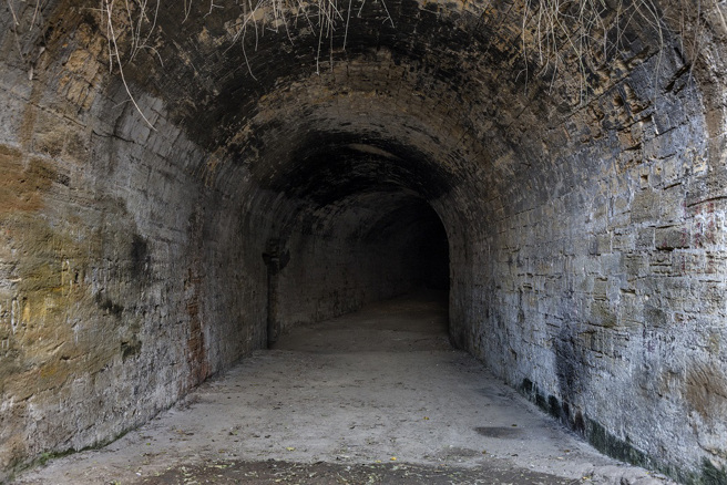 大陆考古团队在西汉未央宫发现一条地下密道，有人猜测是为了让嫔妃偷情，但考古学家认为应该是供外戚进宫使用。(示意图/达志影像)