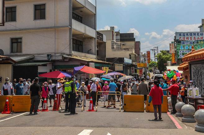 今年新埔义民祭典，蔡英文总统和副总统赖清德将分开到场，维安从上午到下午，员警私下「干爆」。（罗浚滨摄）