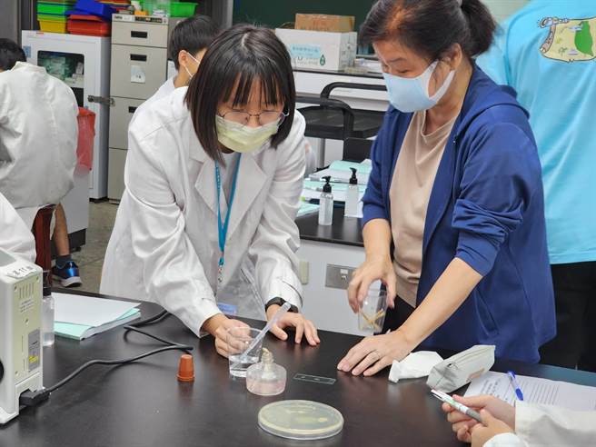 安進盼透過沉浸式學習，幫助學員將醫學知識融入生活，拓展視野培養科學觀點。 （安進提供／林周義台北傳真）