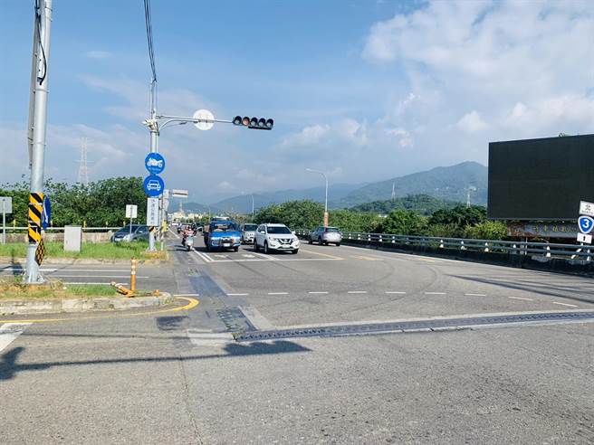 為舒緩假日車潮，新竹縣府擬規畫在台68終點、上坪溪右岸開闢與縣道122縣平行道路，分流車潮。（邱立雅攝）