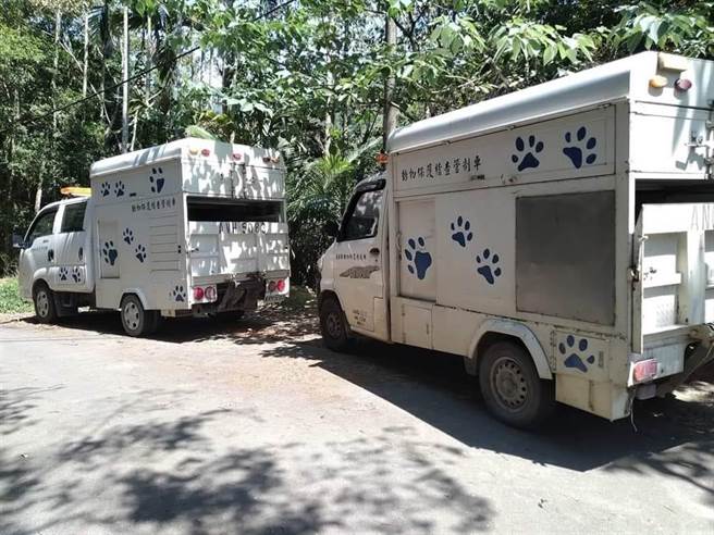 苗栗縣動物保護防疫所派員巡查未捕獲該流浪犬群。（苗栗縣政府提供／李京昇苗栗傳真）