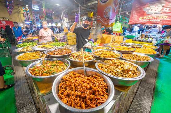 在活动期间，只要至指定市场消费，就有机会获得限量买菜金。 (图/桃园市政府提供)