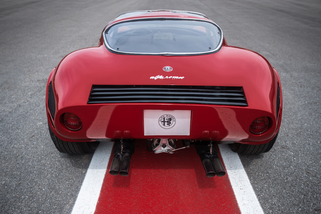 致敬原版設計、提供 3.0 V6 雙渦輪引擎與純電選項，Alfa Romeo 新世代 33 Stradale 限量 33 台絕美亮相(圖/carstuff)