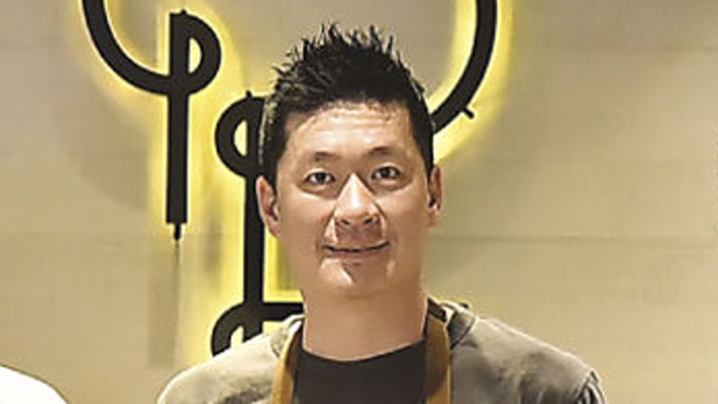 米其林餐厅Impromptu by Paul Lee 主厨Paul Lee 李皞（图中）遭爆公益活动现场飙骂公关。（图／姚舜）