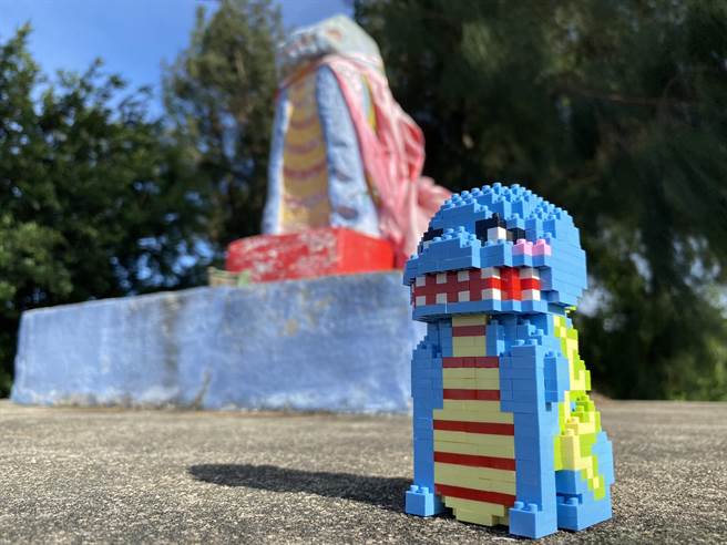 「中兰风狮爷」微型积木，水蓝色的身躯被抢先目睹过的民眾都说很像「宝可梦」里的杰尼龟。(于家麒摄)