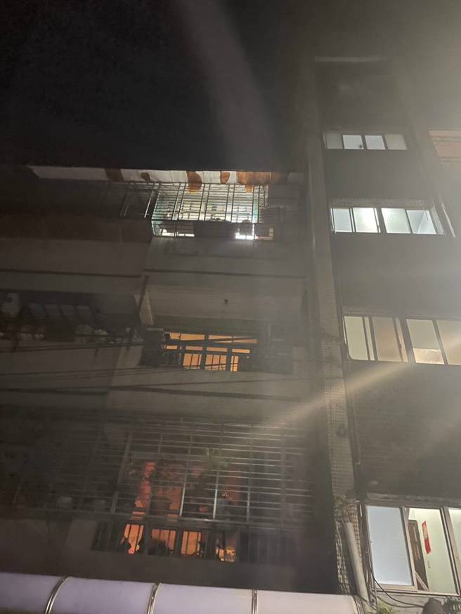 送医画面曝！日籍通告艺人「租屋处恶火」无呼吸心跳，死神手中抢回。(叶庭欣/翻摄)