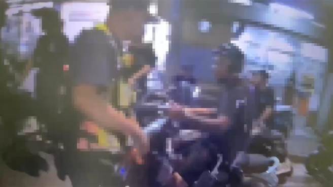 桃园大园29日中元遶境活动，警方共开出57件违规。（翻摄照片／蔡明亘桃园传真）