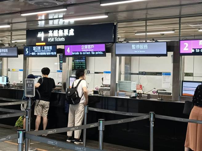 高铁车站内售票大厅可看到自由座车厢设置位置。(简立欣摄)