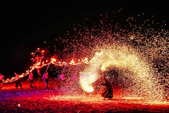 北海潮与火最精彩的火舞表演，即将进入压轴最终章。（景观处提供）