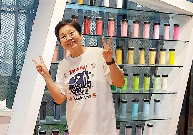 黃鈴惠，在邁向70歲的這一年，正式開啟了她的創業人生。（高雄市社會局提供／林雅惠傳真）