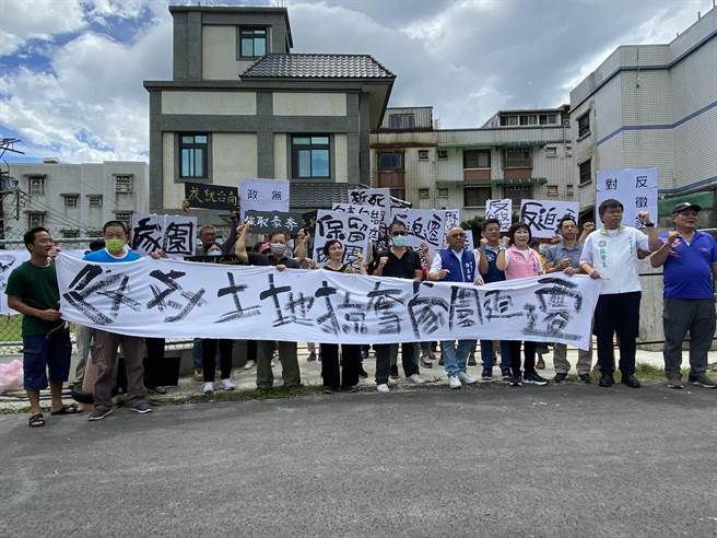 桃园市龙潭区八德里31日成立反对龙科扩大土地徵收自救会，立委吕玉玲、市议员徐玉树、张肇良及刘荧隆皆不分蓝绿到场声援。（蔡明亘摄）