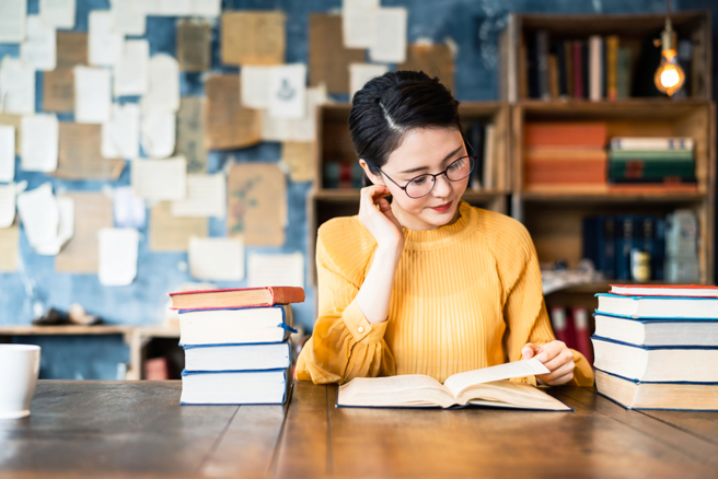 你有多久沒有空出一段時間，坐下來好好讀完一本書了呢？（示意圖／shutterstock）
