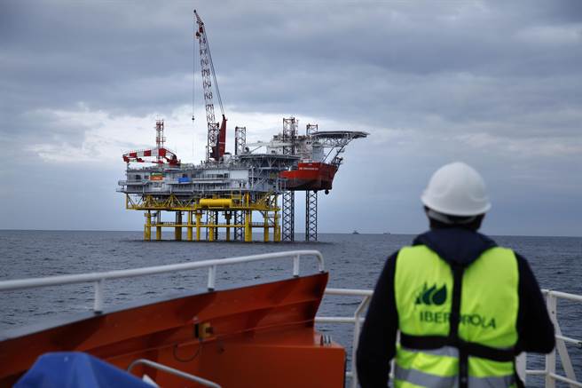 离岸风电区块开发第三阶段3-2期选商成为开发商新战场，竞逐者之一、西班牙商台湾伊比德罗拉今向政府提出三建议，要求在升息通膨压力下，提高对厂商财务与技术能力的评比分数。(图／台湾伊比德罗拉提供)