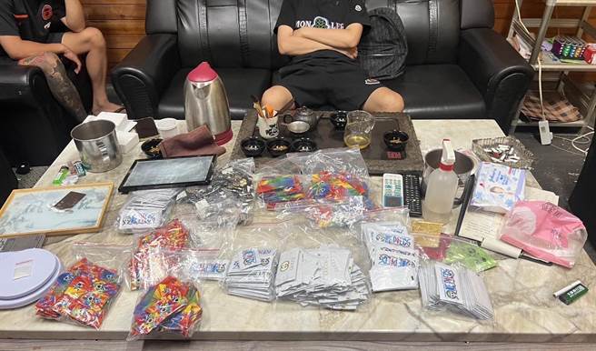 苗栗地檢署檢察官張文傑指揮苗栗縣警查獲李姓男子涉嫌販賣大批毒咖啡包。（讀者提供／謝明俊苗栗傳真）