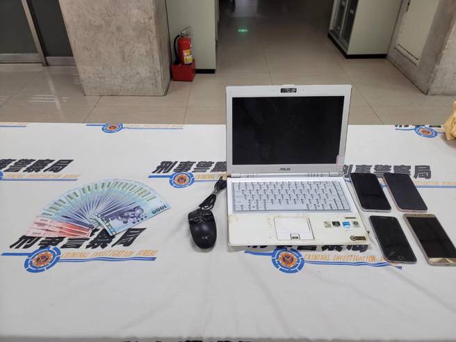 警方查扣证物。(林郁平摄)