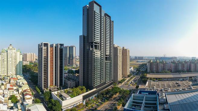 高雄亞灣區的豪宅國城「定潮」，全案不僅聘請國際團隊打造，更邀請米其林星級餐廳入駐。（業者提供）