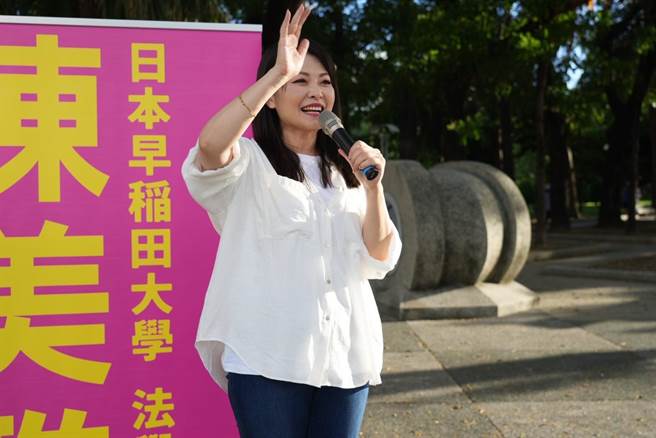 高市議員陳美雅狠酸，綠委趙天麟不是才說「鼓山魚市場周邊整個興旺」？（柯宗緯翻攝）