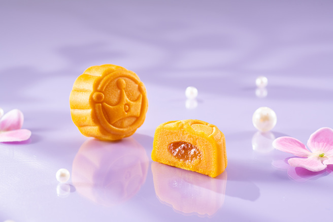 高貴又滋養的燕窩月餅，讓人一口咬下充滿幸福。（圖／元立國際提供）