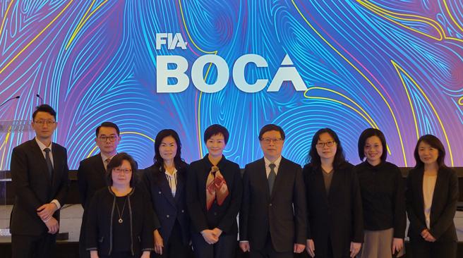 臺湾代表团赴美参加期货业协会(FIA)年会，图右四为期交所董事长吴自心，图右三为证期局期货管理组组长王秀玲，图左五为期货公会理事长陈佩君。（图/期交所提供）