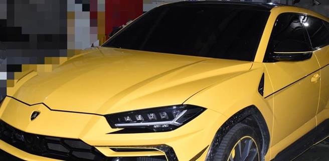 角头「金毛」要价近1400万爱车惨中弹。（翻摄照片／崔正纲高雄传真）