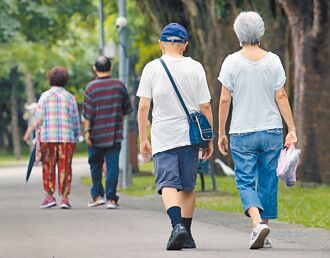 2年少1.48歲 國人平均壽命跌破80歲