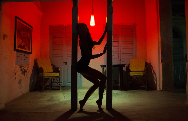 大陆一名女子独自到香港生活，不小心在红灯区租房，为了避免日后的问题，最终只好提早退租。(示意图/达志影像)